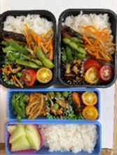 作り置き冷凍で朝の準備をラクに！フルタイムワーママの夏休み学童弁当♪