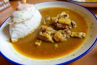 賀露の海近くで出会う本格さらさらカレー！「curry house moona」で激うまカレーを堪能  鳥取県鳥取市