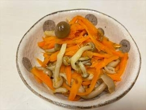 ニンジン消費の味方！レンジで簡単♪人参としめじの白だしおかかバター和え