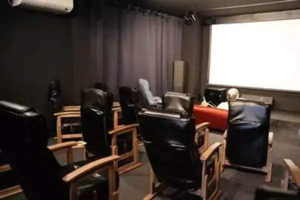 【鳥取市にミニシアター完成】映画好きの憩いの場「シネマドア」で映画を見てきた！