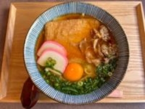 40年以上続く出雲のローカルうどん店。太い平打ち麺と甘めのお出汁で幸せ感じる一杯を！｜島根県出雲市