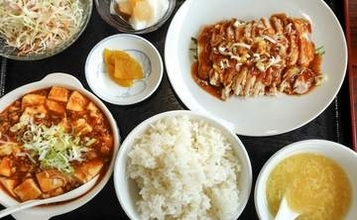 ぷりぷりエビチリにラーメンまで！台湾料理「豊味園」の満腹定食と心に残る麻婆豆腐｜八頭町