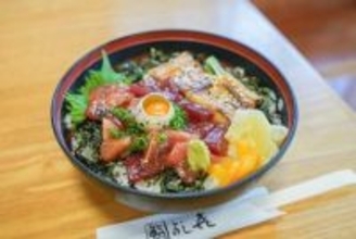 ミシュラン掲載店のリーズナブルな海鮮丼ランチ！シャリの中にも海鮮がたっぷり｜鳥取県米子市