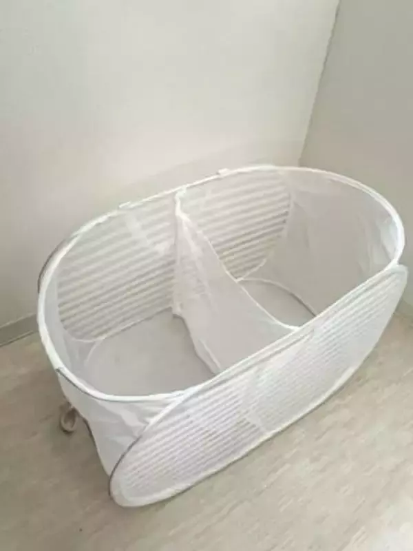 【ニトリ】プラスチック製で丈夫なのに、折りたためるランドリーバスケット。畳むと3センチ以下で隙間収納も簡単！