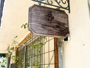 店内いっぱいに広がるドライフラワーの“シャンデリア”。癒しの空間で花風鈴づくり。｜鳥取市