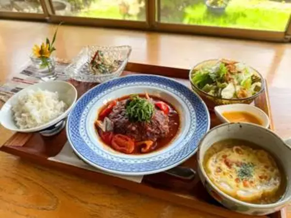 山間の古民家カフェで品数豊富な贅沢ランチを堪能。夏限定の濃厚抹茶のかき氷も絶品｜鳥取県若桜町