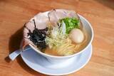 「【新店】鳥取駅近く、有名店監修の牛骨ラーメン。深夜2時まで営業で締めラーメンにもおすすめ｜鳥取市」の画像1