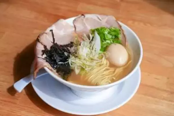 【新店】鳥取駅近く、有名店監修の牛骨ラーメン。深夜2時まで営業で締めラーメンにもおすすめ｜鳥取市