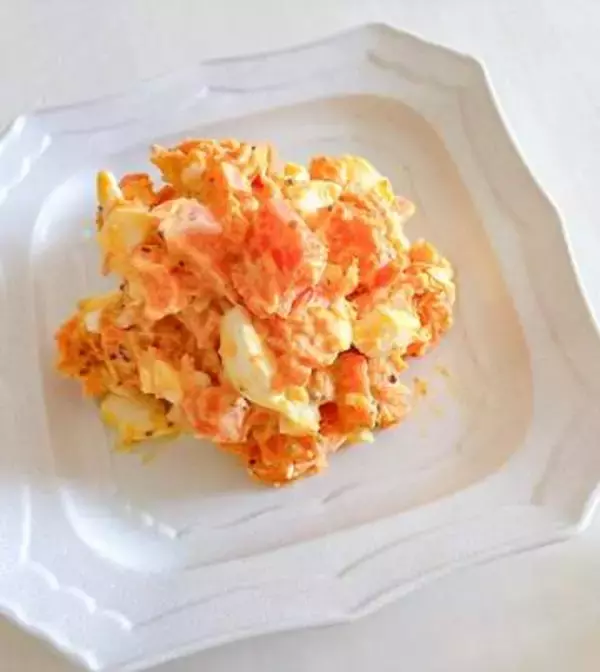 にんじんを丸ごとレンチンで驚くほど甘く！２つの食材で簡単『にんたまサラダ』♪