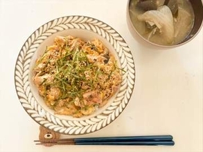 【究極のサボり飯】包丁もまな板も使わない！洗い物は少ないけど栄養たっぷり♡鯖缶と卵のお手軽丼♪
