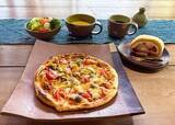 「まるでラスクのようなサクサク食感がやみつきに。陶芸工房で食べる焼きたてピザランチ。｜松江市東出雲町」の画像1