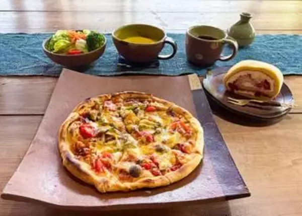 まるでラスクのようなサクサク食感がやみつきに。陶芸工房で食べる焼きたてピザランチ。｜松江市東出雲町
