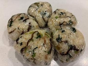 熱中症対策にも！物価高に嬉しい♪価格の優等生『小松菜×塩昆布』で作るおにぎり