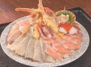 衝撃のボリューム！？境港市のとれたて鮮魚で作る贅沢海鮮丼｜境港市