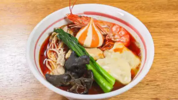 たっぷり具材と薬膳スープが自慢のご褒美麻辣湯！ラーメン店と麻辣湯専門店の2つの顔を持つお店。｜米子市