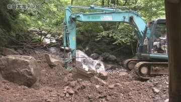 一年前の台風7号の爪痕が…　日本の滝100選「雨滝」いまだ立ち入り禁止　例年ムシムシとした日には多くの人が訪れていたが「（被害を受けた）前の年に比べれば3割近く客が減った」　鳥取県