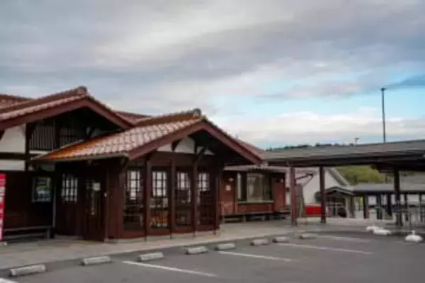 紅茶の産地で見つけた濃厚ミルクティーソフト。道の駅で人気のご当地スイーツ｜鳥取県大山町