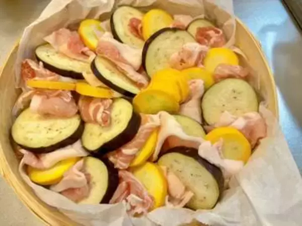 材料を並べてせいろにおまかせ！？超簡単！夏野菜のせいろ蒸し♪