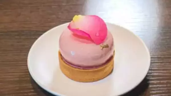 生花店と洋菓子店の異色のコラボ！日本一を受賞したパティシエが作る芸術的なケーキ｜出雲市