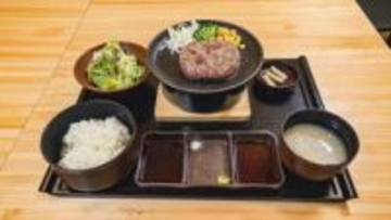 【新店】中四国初上陸の「とろけるハンバーグ」専門店。鉄板で焼きながらアツアツをいただく牛肉100%ハンバーグ｜鳥取市