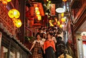 ジブリの舞台と噂の幻想的な観光地、台湾・九份を散策。大人気お茶屋さんで本格台湾茶と夕暮れを満喫♪