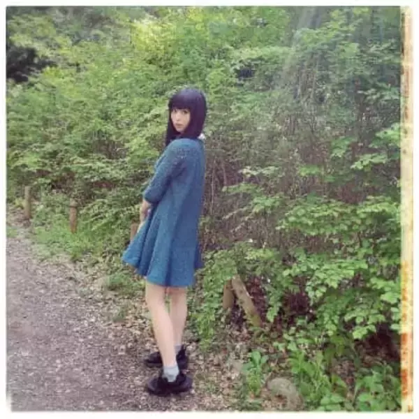 19歳で〝18歳年上〟人気MC芸人と電撃婚...「うまくいきますように」奥森皐月の年賀状ショットに「流石に幼い」「うまいこといく」と注目集まる