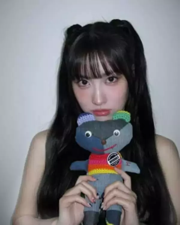 「どういう格好？」極寒NYで〝丸見え〟TWICE・モモ＆ジヒョ、雪上ダンス動画に「もっと布面積が増えても大好き」「2人の体温で雪も溶けてる」の声