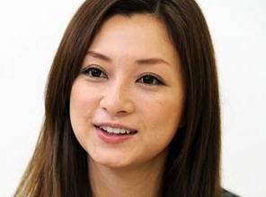 「髪切ったん？」金髪ショートに激変！〝平成の歌姫〟伴都美子に「むちゃくちゃいい写真！！！」