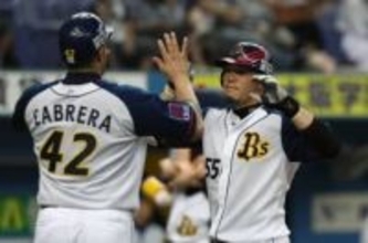 パパは本塁打王…元モデル・ますあやさん〝家族ショット〟披露に「いい家族写真」「ほっこりします」