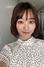 「上がり方すっげぇ」26歳お天気お姉さん〝開脚書き初め〟にツッコミ殺到「点が無いよー」「足上げはバランスいいけど字のバランスは」