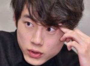 「寂しそうな感じ」〝雰囲気一変〟坂口健太郎、最新プライベートショットに「お兄さんが愛でてくれて…」「色気ダダ漏れ」の声