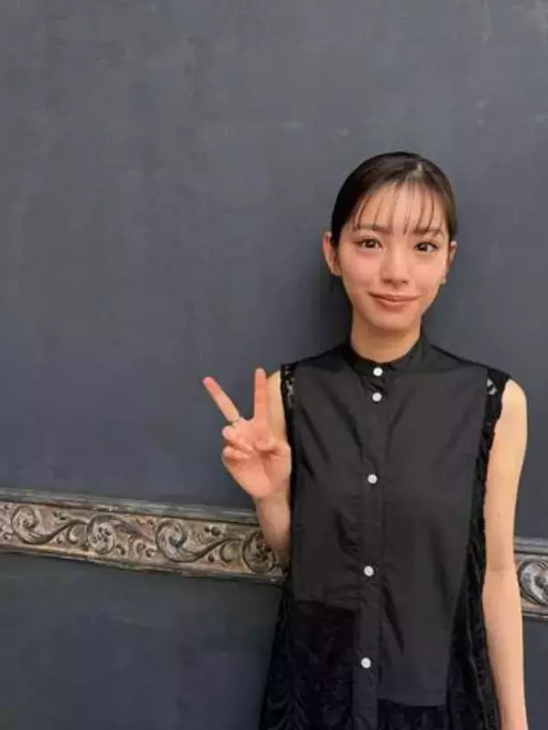 「でかいなぁ」當真あみ〝特大スイカ〟ショットに「顔ちっちゃ」「ちょっと痩せた？」と反響