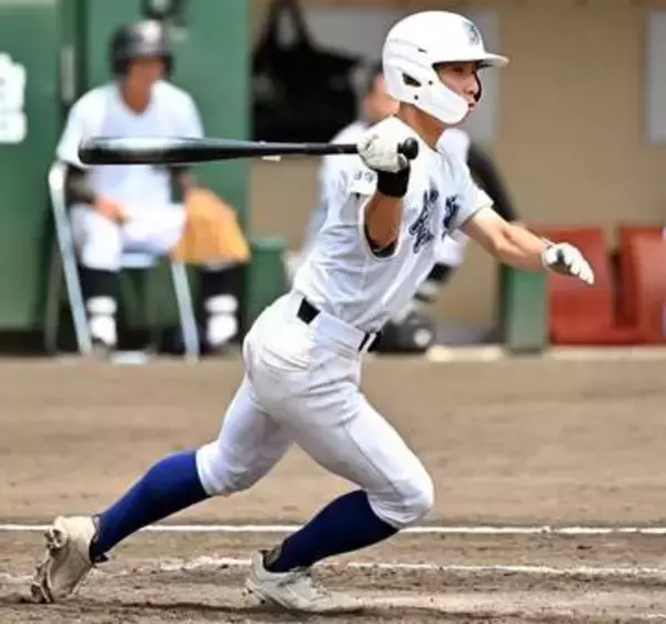 今大会初出場の2年生が2安打2打点　変化球打ち徹底で飯塚が伝統校に打ち勝ち4年ぶり準決勝進出【高校野球福岡大会】