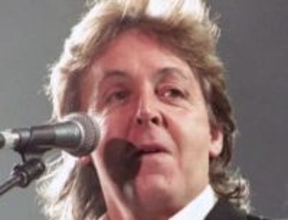 ボスニア救済「HELP」から31年...マッカートニー、ウェラー、ギャラガー〝超豪華〟3ショットが話題「レジェンドすぎるっ」「並び、熱すぎる」の声