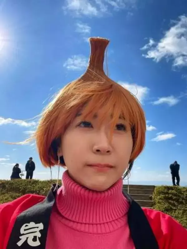 「太刀魚みたい」銀色ギラギラスカートの高松綾香アナに脚光「わぁ〜」「リュウグウノツカイかと思いました」