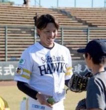 「新しく話すことは何もありません」　ソフトバンクから国内FA権行使の東浜巨が現状を説明　野球教室では子どもたちに笑顔