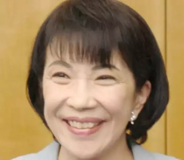 〝1時間に100人以上〟が撮影...高市首相の〝覚悟の壁画〟が話題「賛否があることに意義がある」「ガラスの崖ですかね」の声