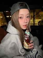 「誰も勝てん」重盛さと美〝37歳の圧巻水着ショット〟に反響続々「年々大人の女性としてレベル超えてきとる」「たまらん」