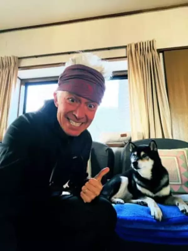 「お父さんデレデレ」マーク・パンサー〝娘の運転でドライブデート〟に反響「娘さん、横顔がステキ」「娘に運転してもらうって幸せですよね」