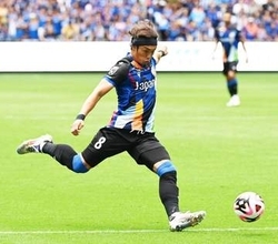「ヒガシのクリロナ」増山朝陽がJ1V・ファーレン長崎に復帰　東福岡高で全国V経験の29歳MF「全身全霊で戦います」