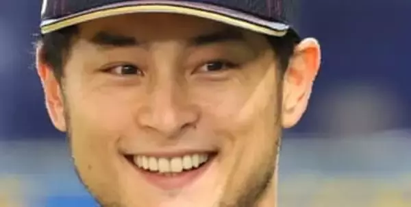 「カーブのサインばれた笑」ダルビッシュ〝消防署員と集合写真〟ある人物に注目が!?「表情が捕手っぽい」「咄嗟に出るのスゴい」「じわじわ来る」