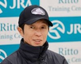 「ちょ、遠近法がバグる」28センチ差！武豊とプロ野球選手の2ショットに衝撃「オオタニサンよりデカい」