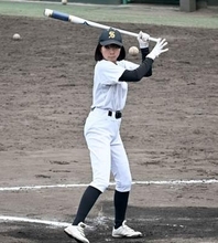 福岡の公立高校の女子部員が「学生コーチ」に　試合前のシートノック任され　猛練習で1日300球打ち込んだことも
