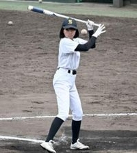 福岡の公立高校の女子部員が「学生コーチ」に　試合前のシートノック任され　猛練習で1日300球打ち込んだことも