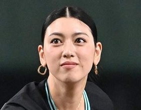 タトゥーで話題の三吉彩花〝へそ出し〟インナー姿に衝撃「妖艶この上ない」「変化に追いつかない 」