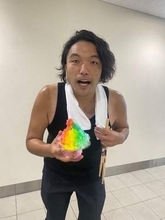「ハチマキ、ジワる」見取り図〝弾丸W杯観戦〟もハチマキの文字が…「面白すぎ」「芸人としては合格やん」