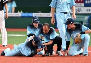 「まだ何とも言えない」打球左ほお付近直撃で交代の西武・渡部聖弥は病院で診察、西口監督が言及　野手陣に相次ぐアクシデント…