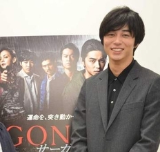 朝ドラから大変貌…38歳・人気俳優、獣を解体し猟銃を構える、山暮らし生活…東出昌大の近影に「変わりすぎ」「猛々しい」「今こんな感じなんですね」驚きの声