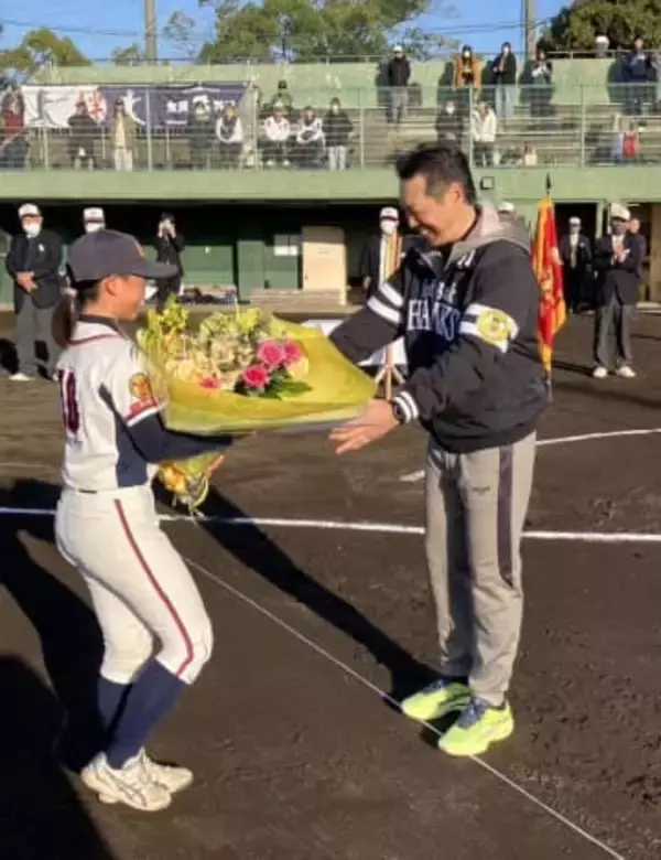 「日本一の実感として湧いてきた」ソフトバンク小久保監督、地元和歌山に凱旋　自身の学童野球大会で子どもたちから花束