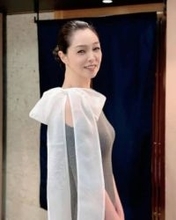 「溢れる可愛らしさが…」スーパーモデル出身の54歳女優〝さすがの私服〟姿に「パリの街角みたい」「いつも若々しくて」